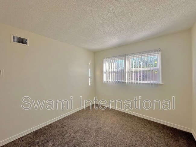 Building Photo - 1820 Avenida Estudiante