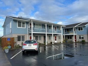 Building Photo - Furnished 2 bed/1 bath Apartment in Long Beach/All utilities Included