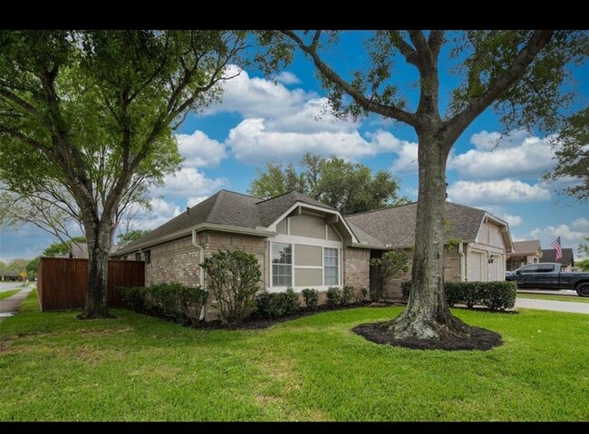 Building Photo - 2903 Avanti Dr