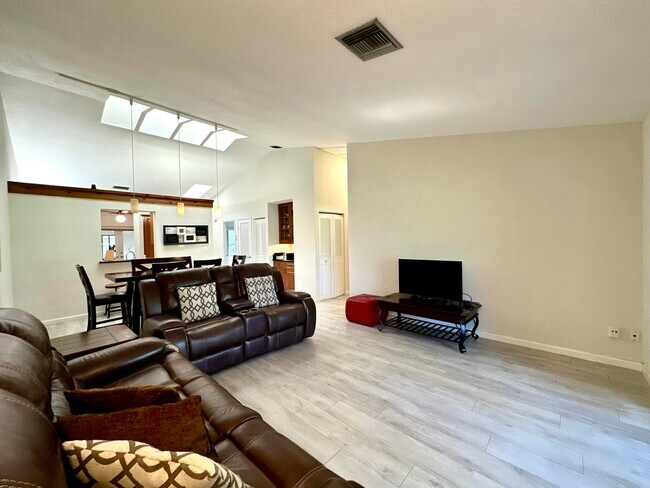 Building Photo - 22716 Vistawood Way