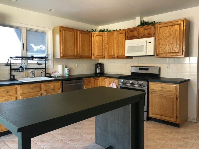 Building Photo - 659 Gramatan Ave