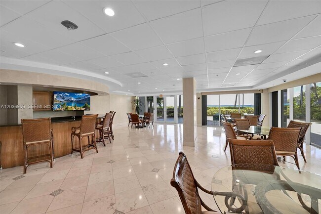 Building Photo - 16711 Collins Ave
