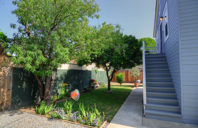 Building Photo - Rincon_Ave_46-48_E