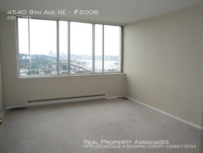 Building Photo - 4540 8th Ave NE