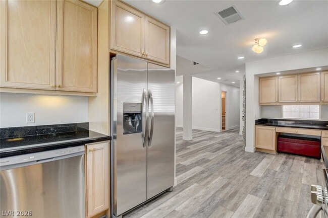 Building Photo - 2999 Bel Air Dr