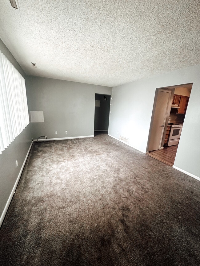 Building Photo - 1627 W Maple St