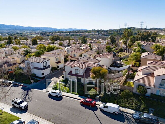 Building Photo - 27879 Skycrest Cir Dr