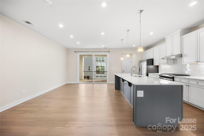 Building Photo - 9769 Oaklawn Blvd NW