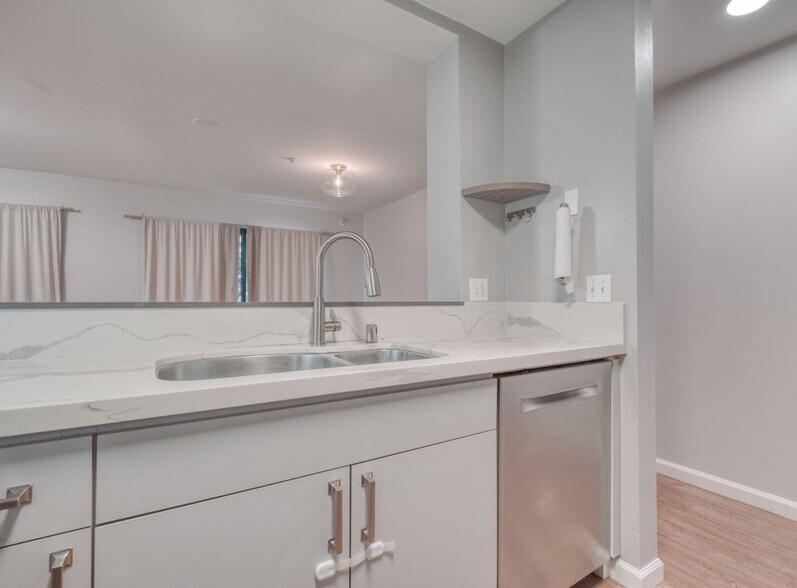 Building Photo - 650 Chestnut St