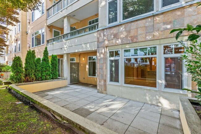 Building Photo - 1Bd/1Ba Kirkland Condo