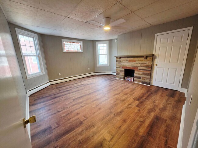 Building Photo - 20 Walnut St