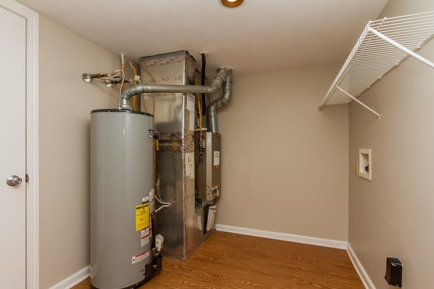 Building Photo - 8233 Twin River Dr