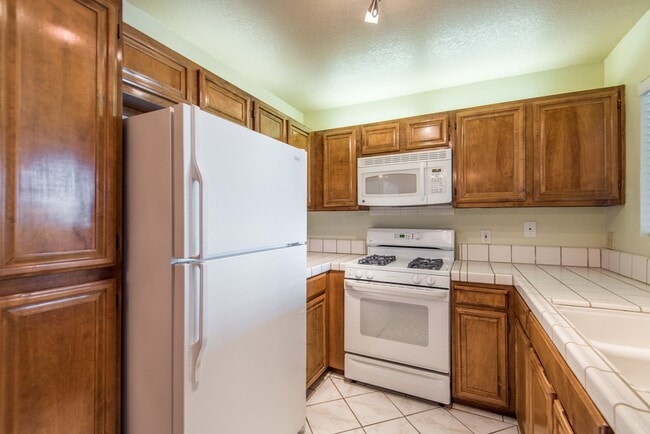 Building Photo - 3651 Knollwood Terrace