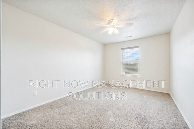 Building Photo - 1860 E Adelaide Dr