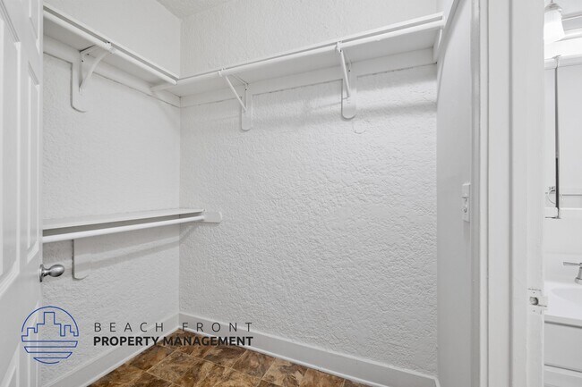 Building Photo - 566 W. 17th St.