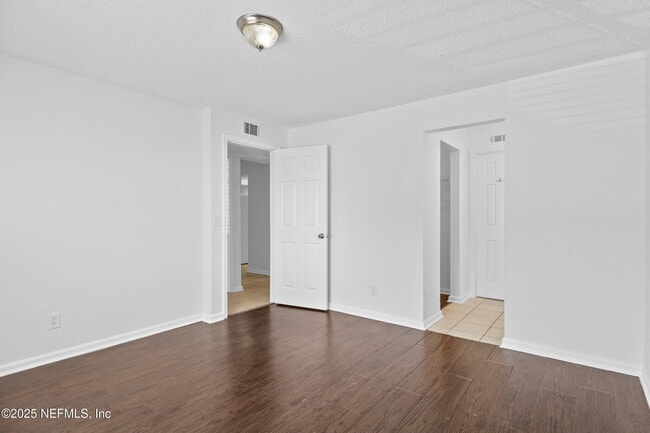 Building Photo - 6552 La Mirada Dr E