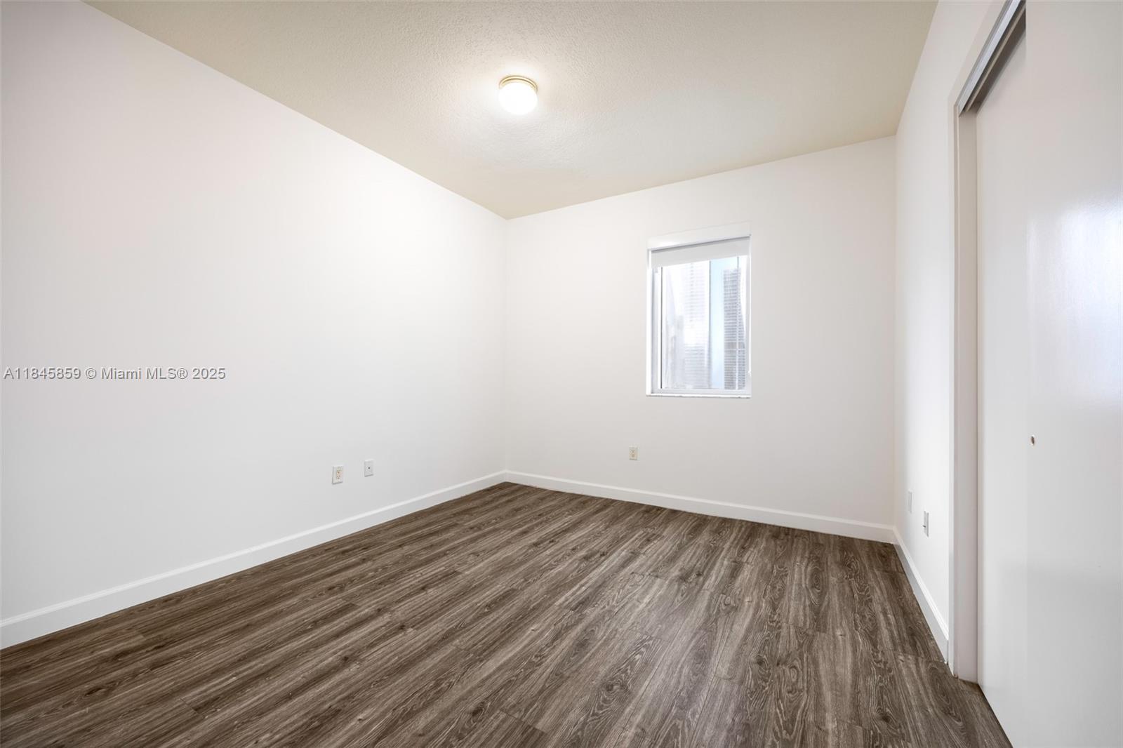 Building Photo - 1060 Brickell Ave