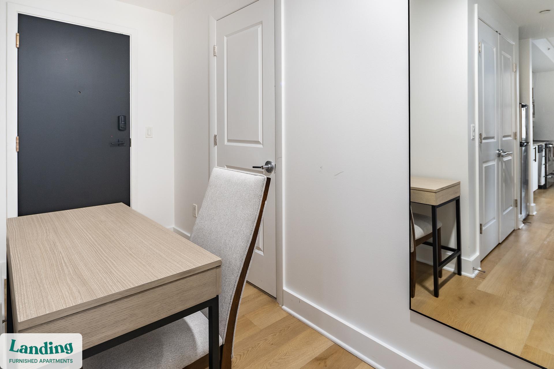 Building Photo - 933 McGee St