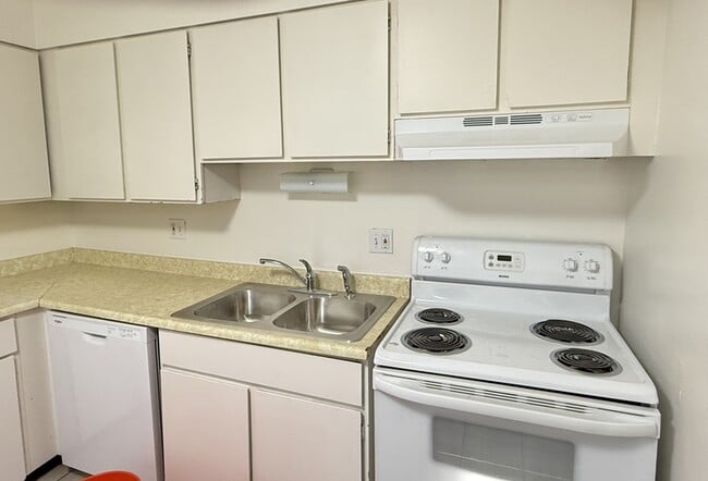 Building Photo - 2175 S 300 E