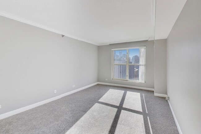 Building Photo - 1212 N La Salle Dr