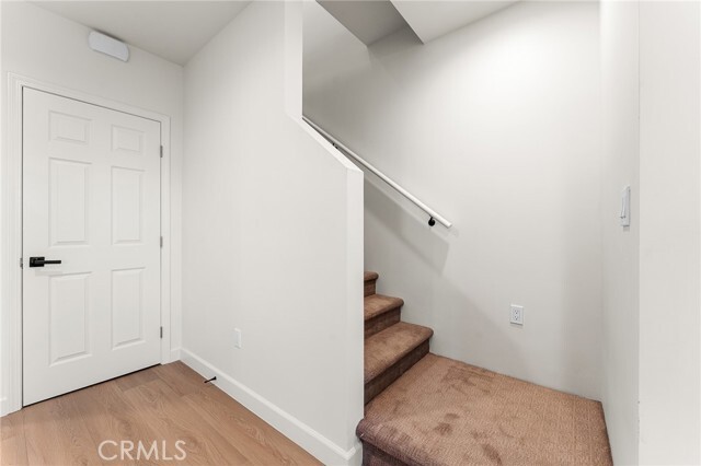 Building Photo - 902 S Hert St