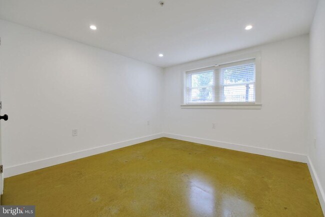 Building Photo - 1239 Simms Pl NE