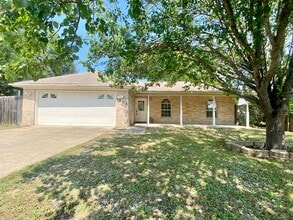 Building Photo - 3 bedroom home with a large backyard in Harker Heights!