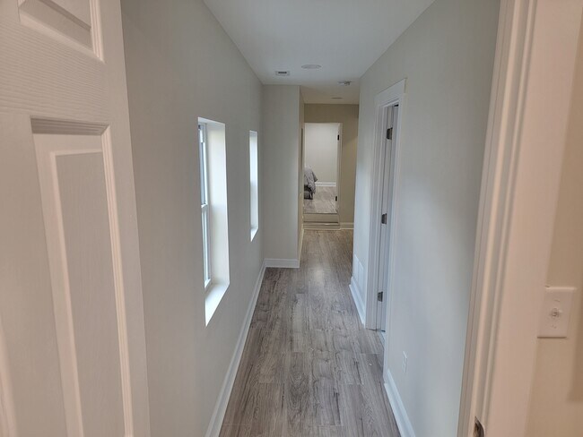 Building Photo - 401 S Ann St