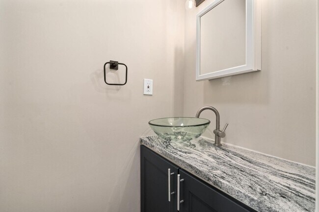 Building Photo - 741 Sullivant Ave