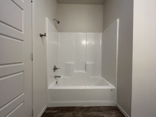 Building Photo - Beautiful Home Located In Stonewood Division & Minutes From Elementary!