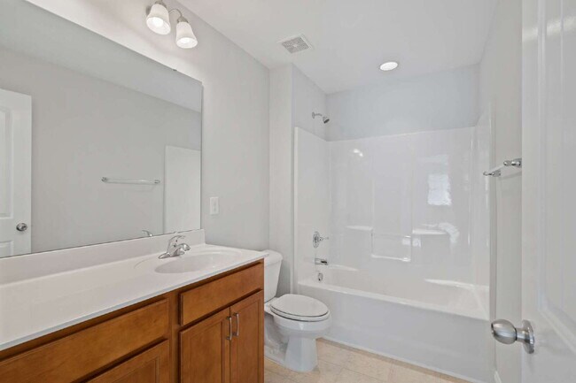 Building Photo - Welcome Home: Spacious 3-Bedroom Retreat i...