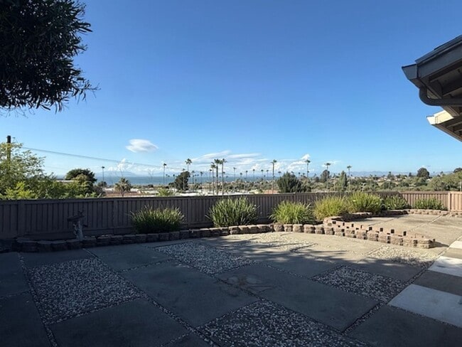 Building Photo - Remodeled 3 Bedroom Home with Bay Views + Stunning Backyard Patio