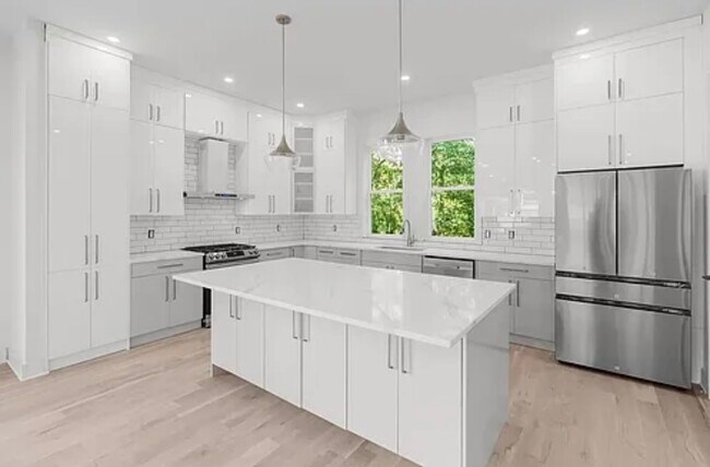 Building Photo - 2323 Carter Ave