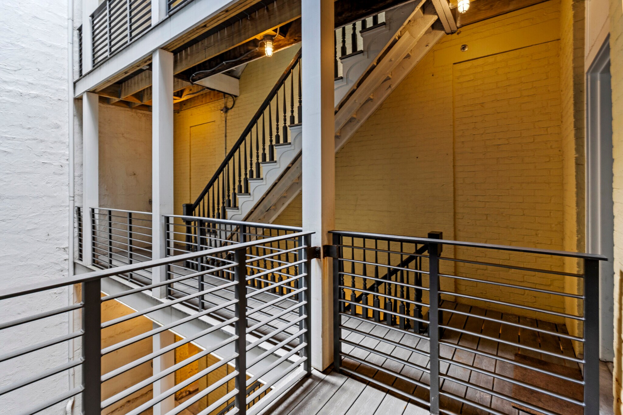 Building Photo - 1432 Elm St