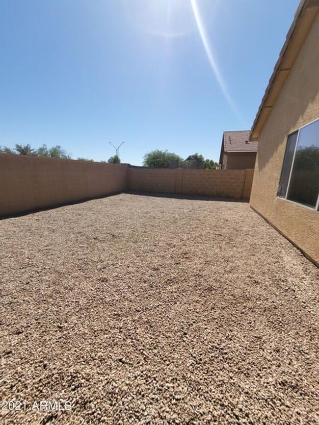 Building Photo - 517 S 115th Dr