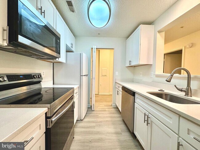 Building Photo - 12901 Churchill Ridge Cir