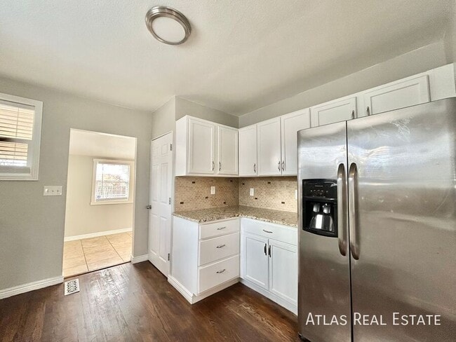 Building Photo - 1553 Ulster St