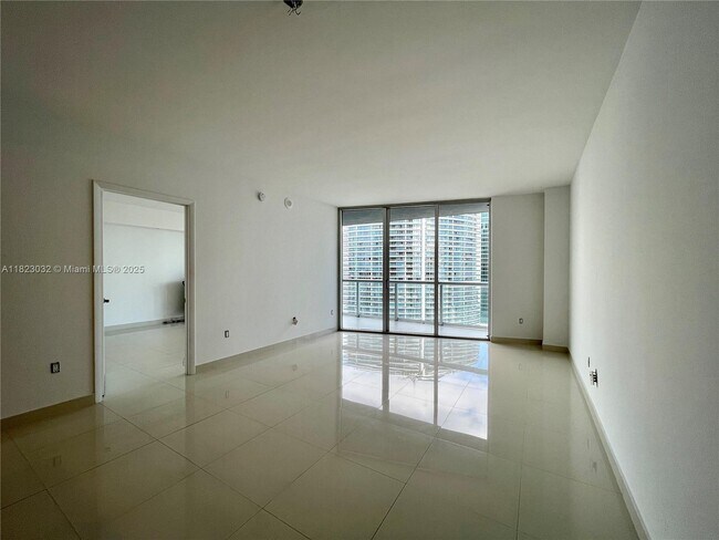 Building Photo - 475 Brickell Ave