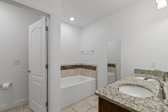 Building Photo - CLOSE TO EVERYTHING!