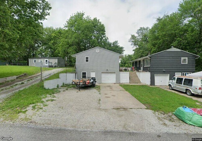 Building Photo - 2204 S Cedar Ave