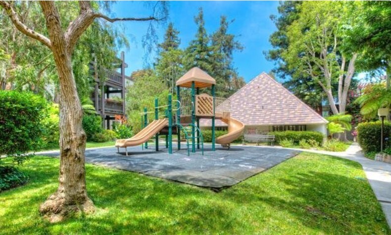 Building Photo - 8650 Gulana Ave