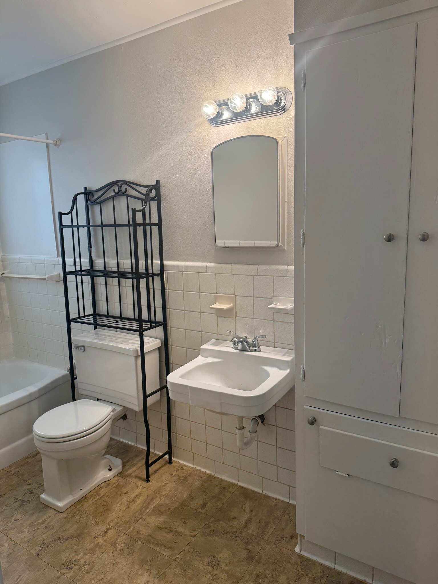 Building Photo - 219 Mitchell St