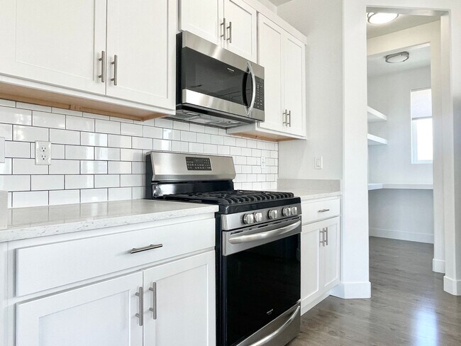 Building Photo - Gorgeous Townhome in South Jordan!