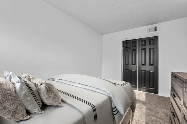Building Photo - 3BR Townhome for Rent - with Central Air!!