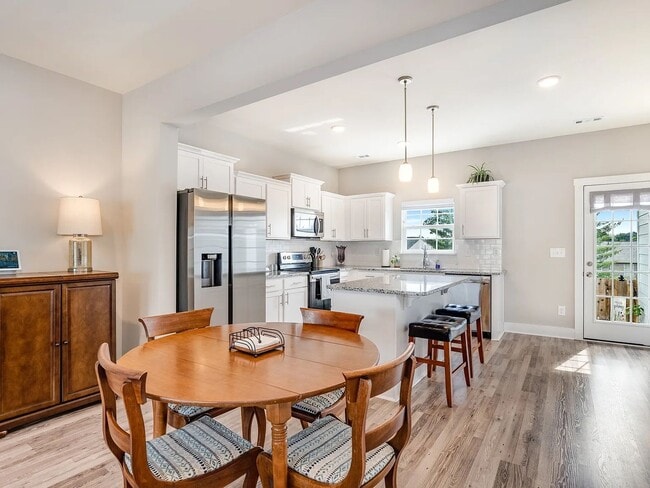 Building Photo - Amazing 3BR Townhome in Goodlettsville