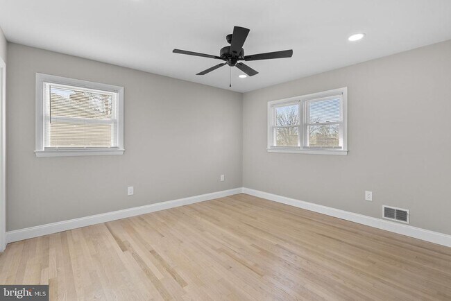 Building Photo - 3887 Shadywood Dr