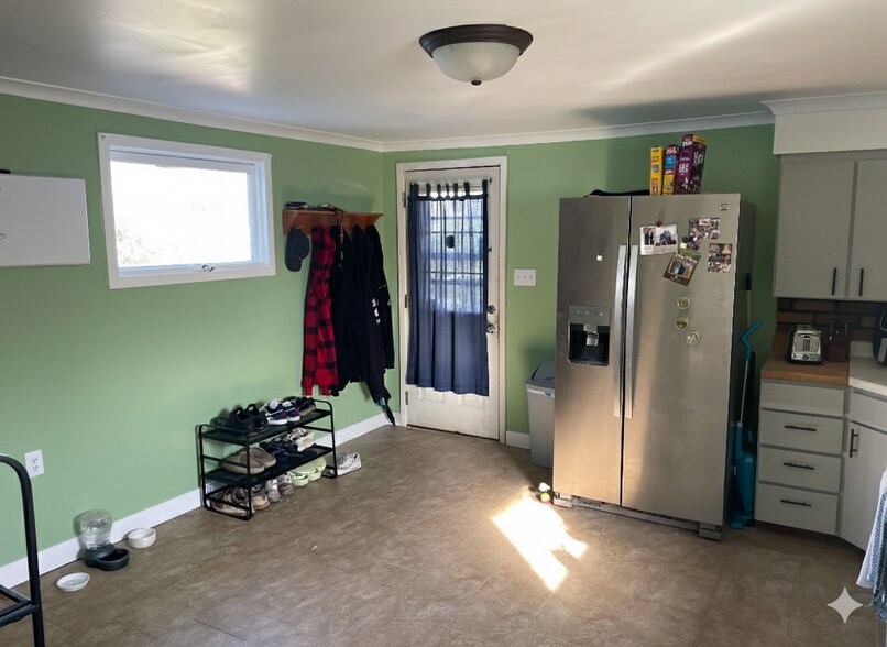 Building Photo - 1619 10th St S