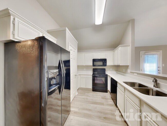 Building Photo - 352 N Beltwoods Dr