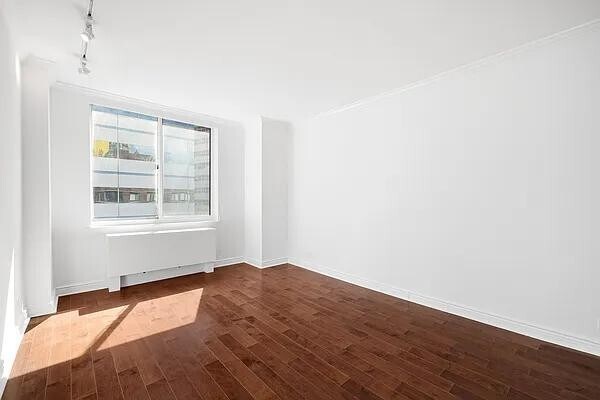 Building Photo - 275 Greenwich St