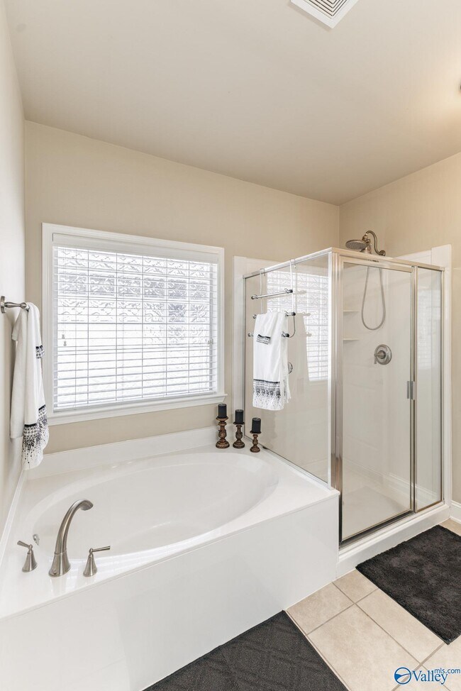 Building Photo - 114 Rushing Brook Dr